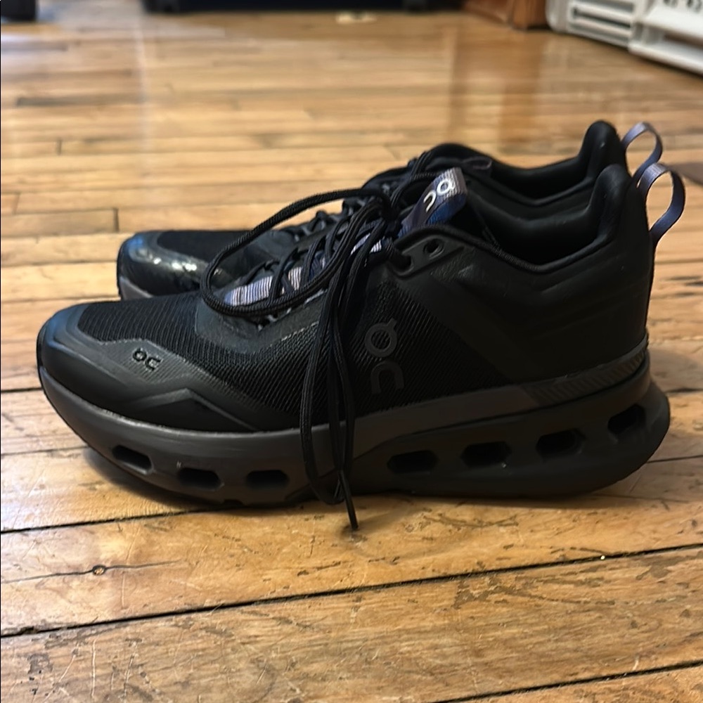 On Running Black Athletic Shoes with Cushioned Midsole